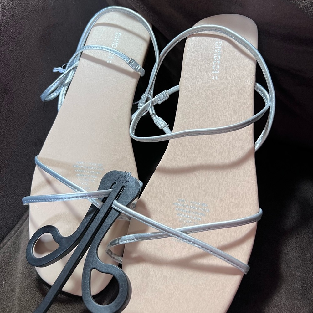 NWT H& M divided strappy  sandals. Size EUR 41 US 9.5